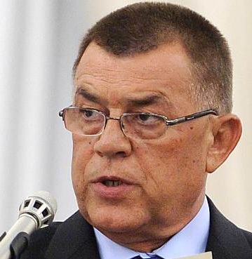 Premierul Victor Ponta a anunţat, joi, că a discutat cu preşedintele Traian Băsescu despre demisia ministrului Radu Stroe, cei doi convenind că interimatul ... - radu-stroe